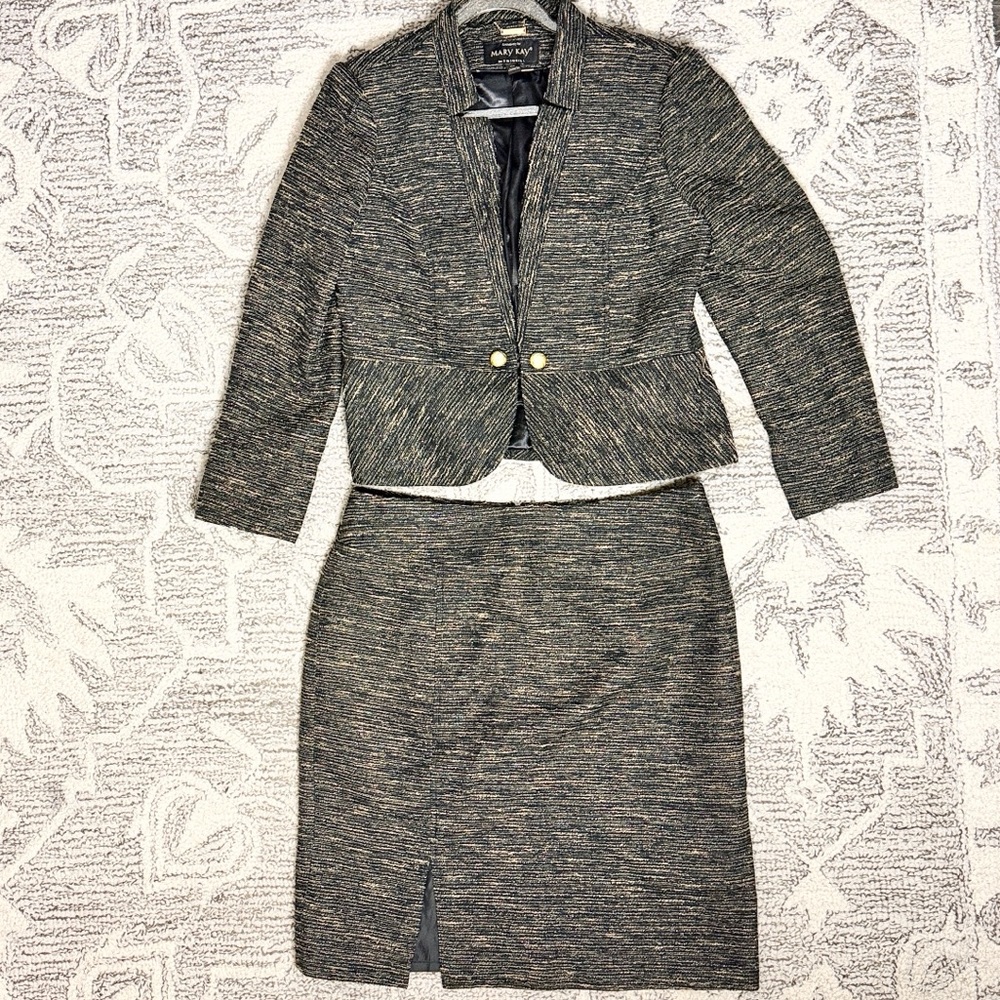 MARY KAY by TWIN HILL | Two-Piece Matching Textured Boucle’ Blazer Skirt Set